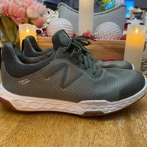 New Balance Men's size 9.5 818v3 Fresh Foam Cross Trainer sneakers